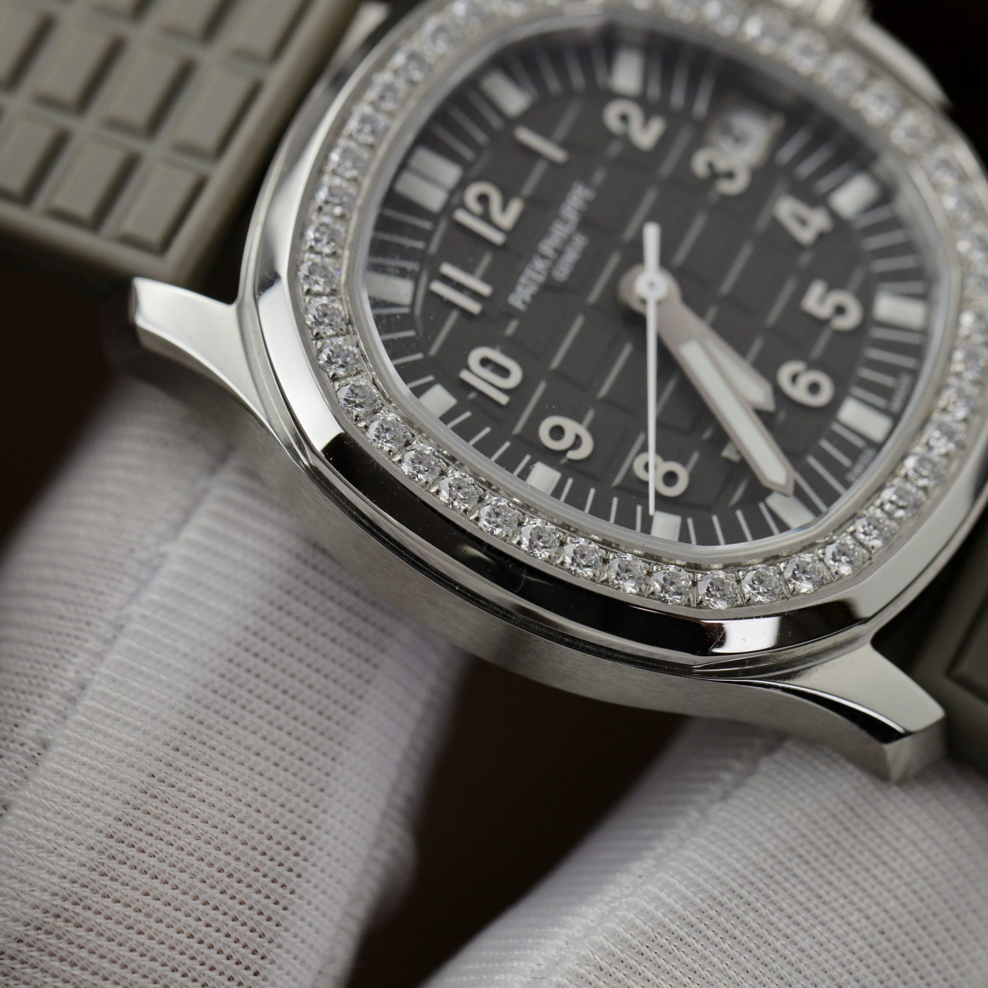 Patek Philippe Super Clone Watch Aquanaut 5067 Gray Dial Rubber Strap 35.6mm - Image 5