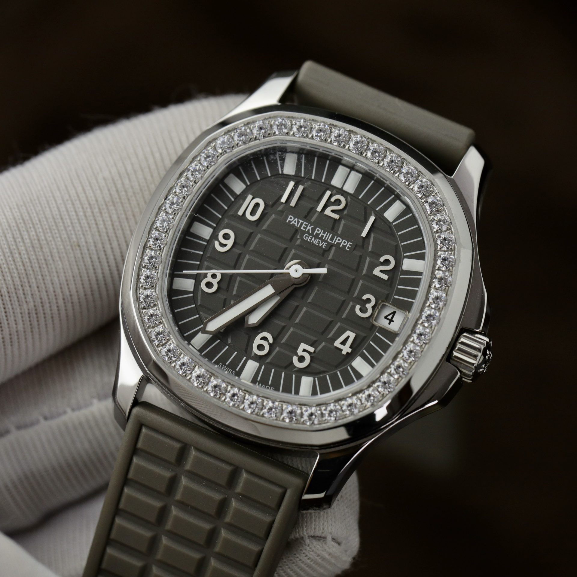 Patek Philippe Super Clone Watch Aquanaut 5067 Gray Dial Rubber Strap 35.6mm - Image 4