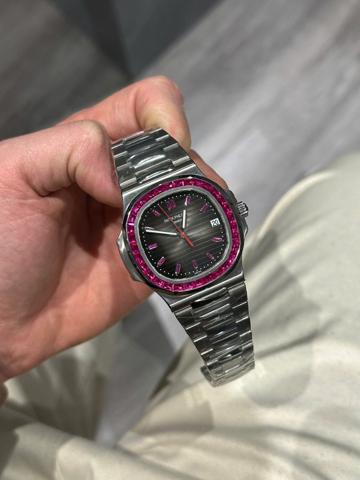 Patek Philippe Nautilus 5711 Super Clone 11 Watch Bezel Ruby Red 40mm - Image 2