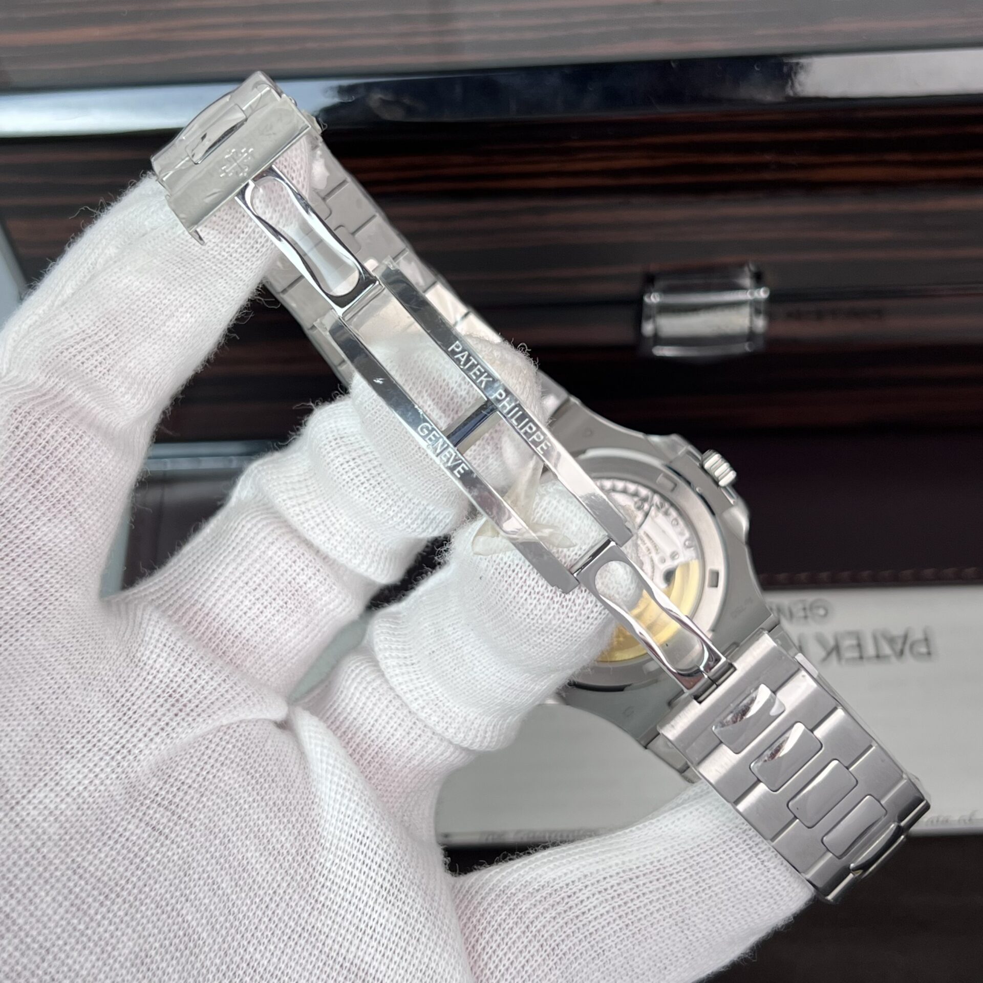 Patek Philippe Nautilus 5723 Replica 1:1 Watch Blue Dial Diamond 40mm - Image 6