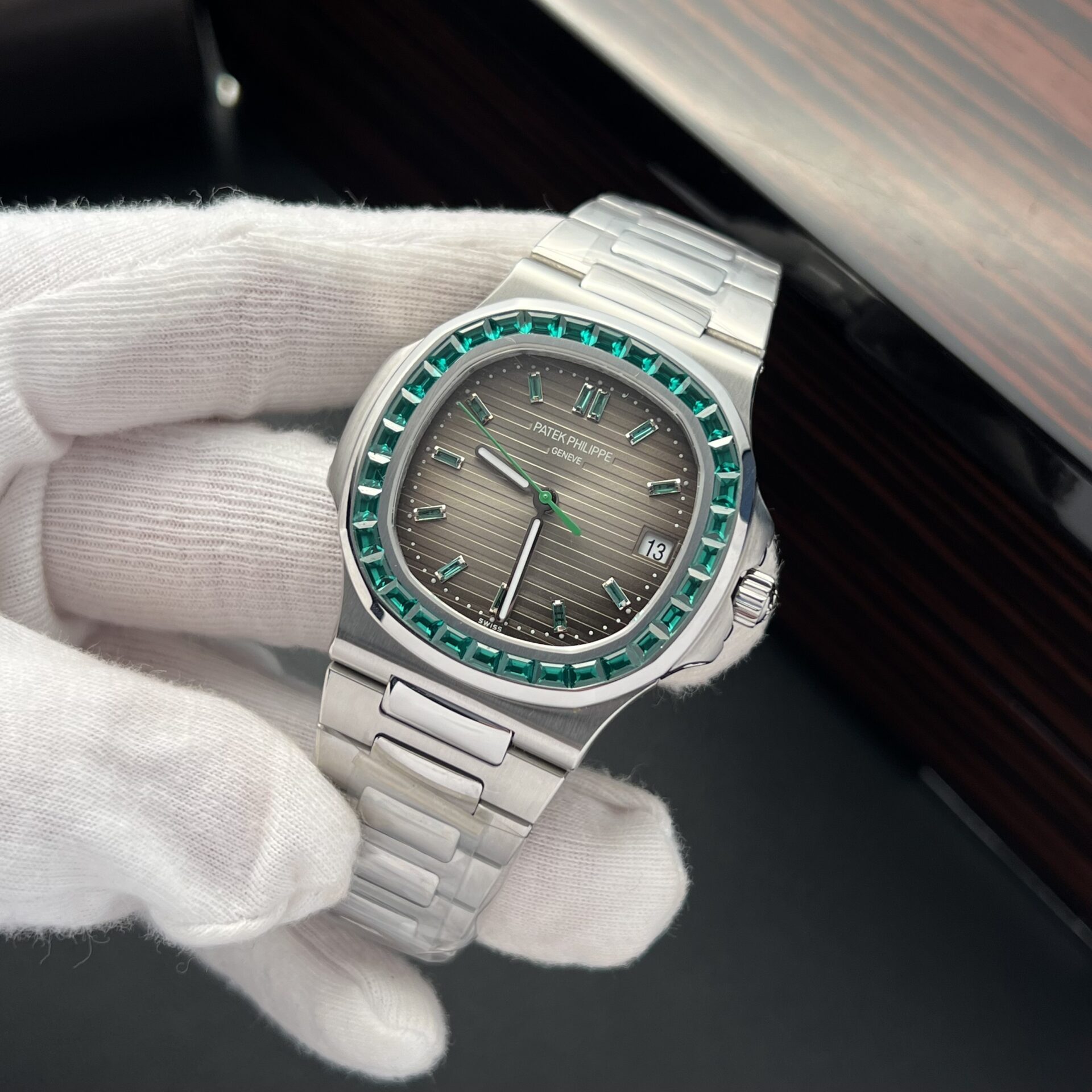 Patek Philippe Replica Watch Nautilus 5723 Gray Dial Metal Wire 40mm - Image 3
