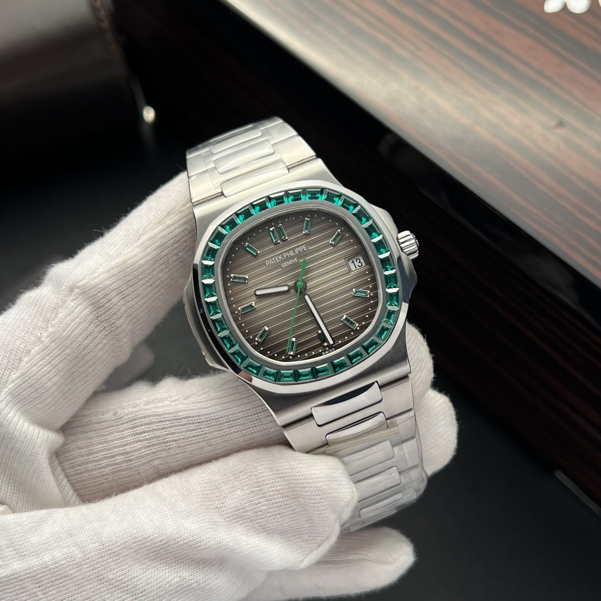 Patek Philippe Replica Watch Nautilus 5723 Gray Dial Metal Wire 40mm - Image 2