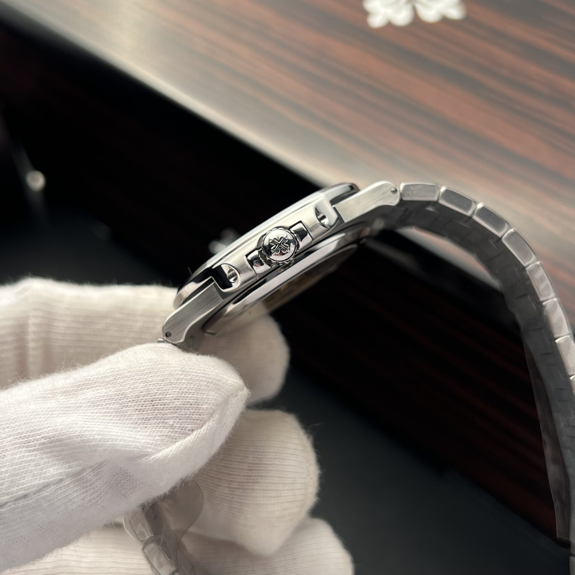 Patek Philippe Replica Watch Nautilus 5723 Gray Dial Metal Wire 40mm - Image 4