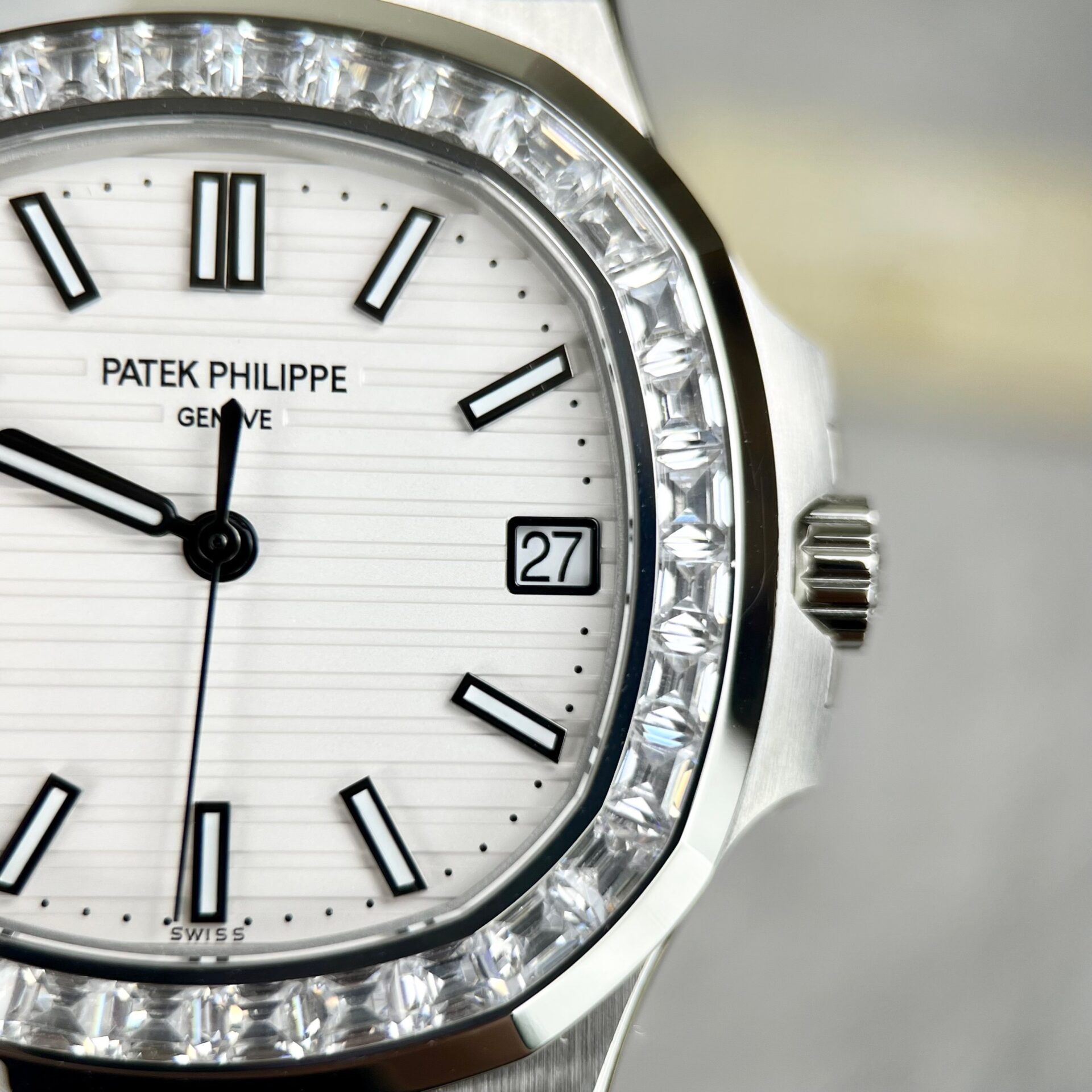Patek Philippe Replica Watch Nautilus 5723 White Dial Metal Wire 40mm - Image 4