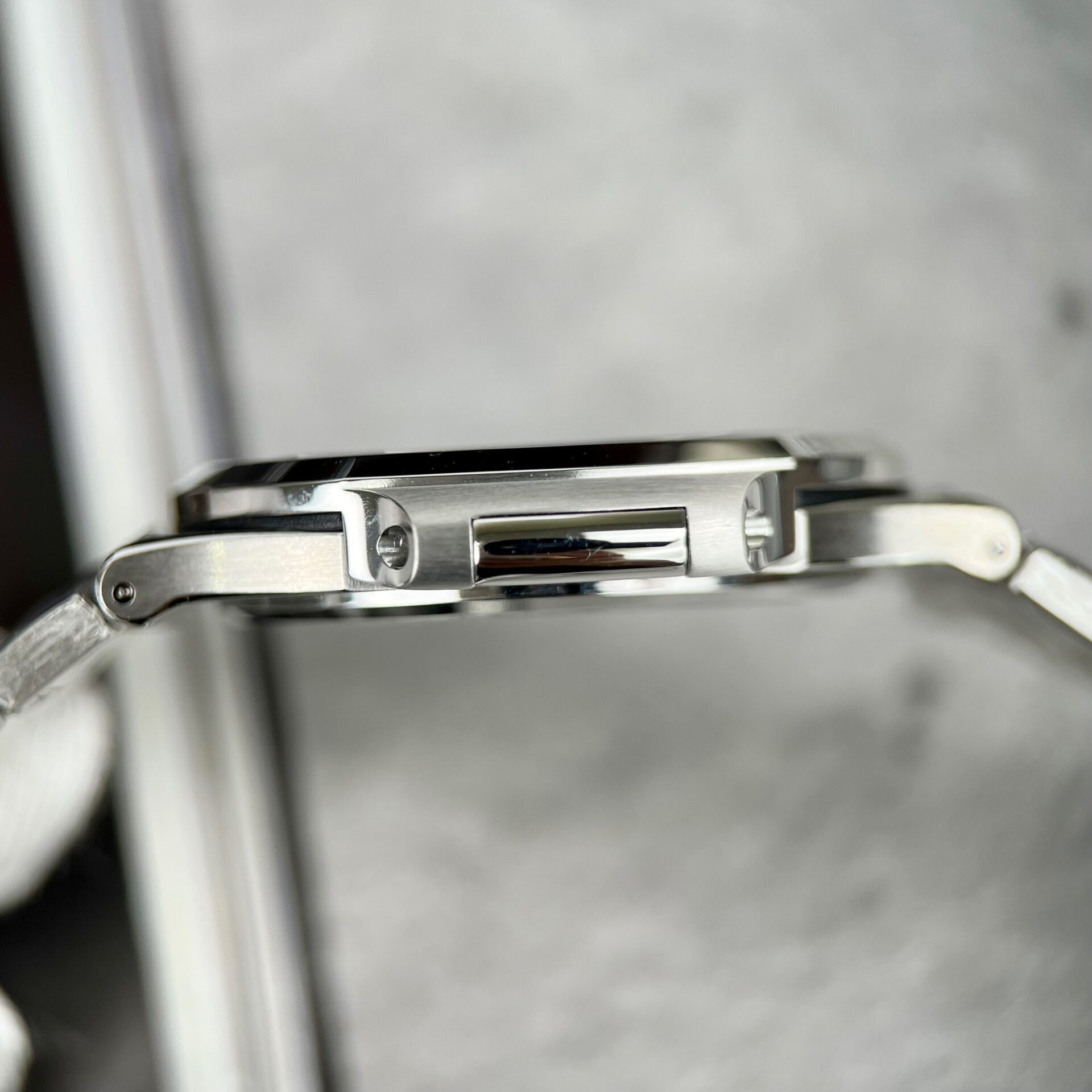 Patek Philippe Replica Watch Nautilus 5723 White Dial Metal Wire 40mm - Image 7