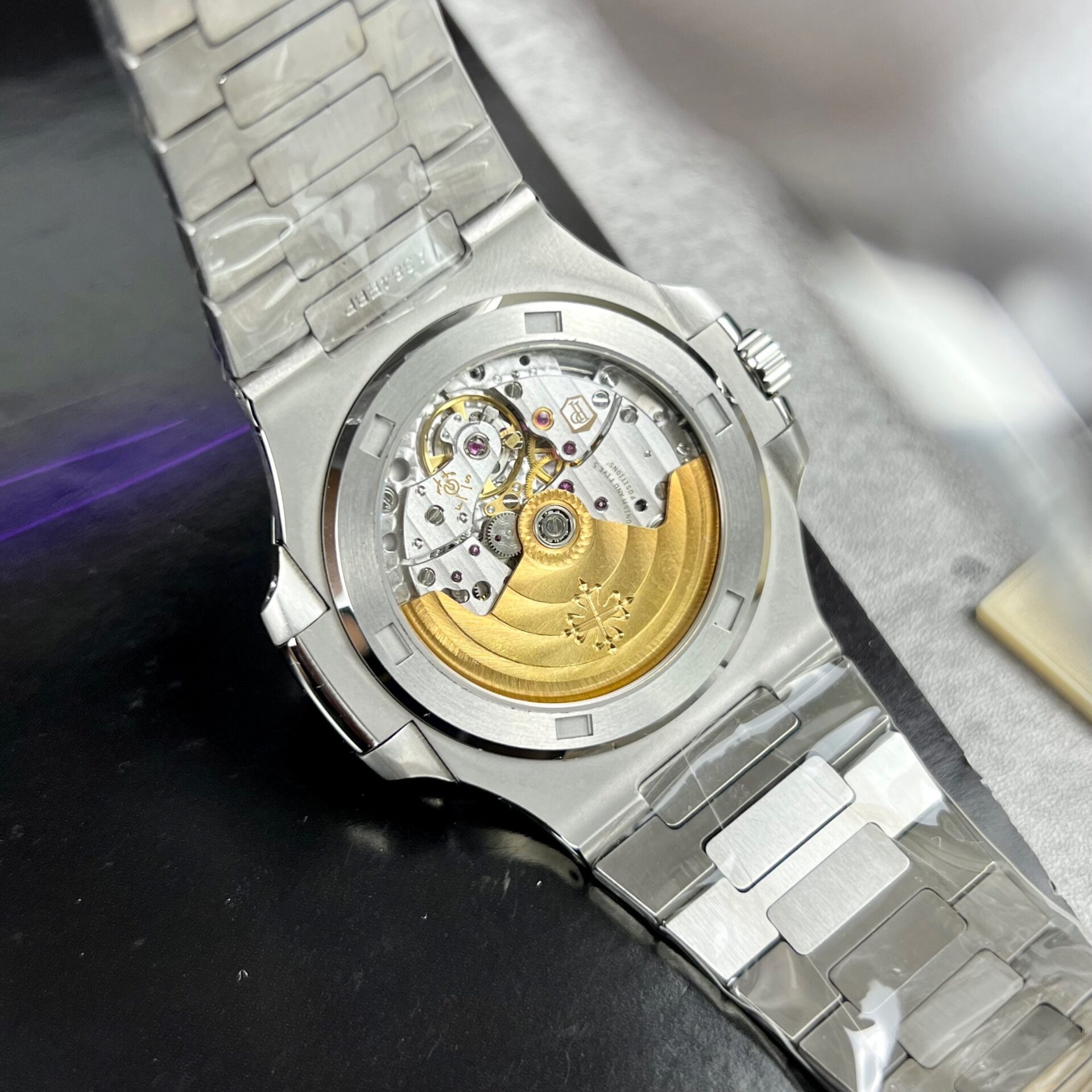 Patek Philippe Replica Watch Nautilus 5723 White Dial Metal Wire 40mm - Image 8