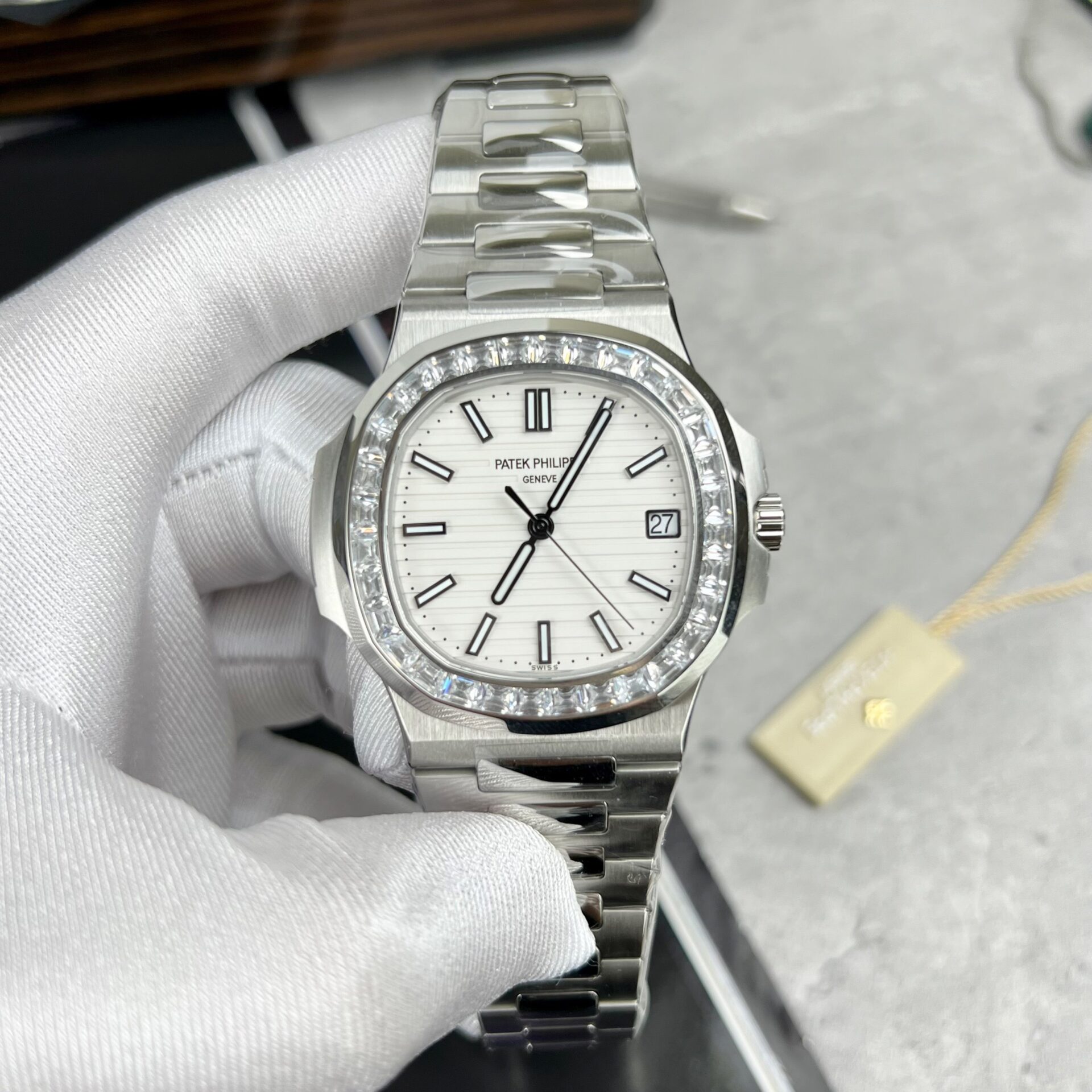 Patek Philippe Replica Watch Nautilus 5723 White Dial Metal Wire 40mm - Image 2