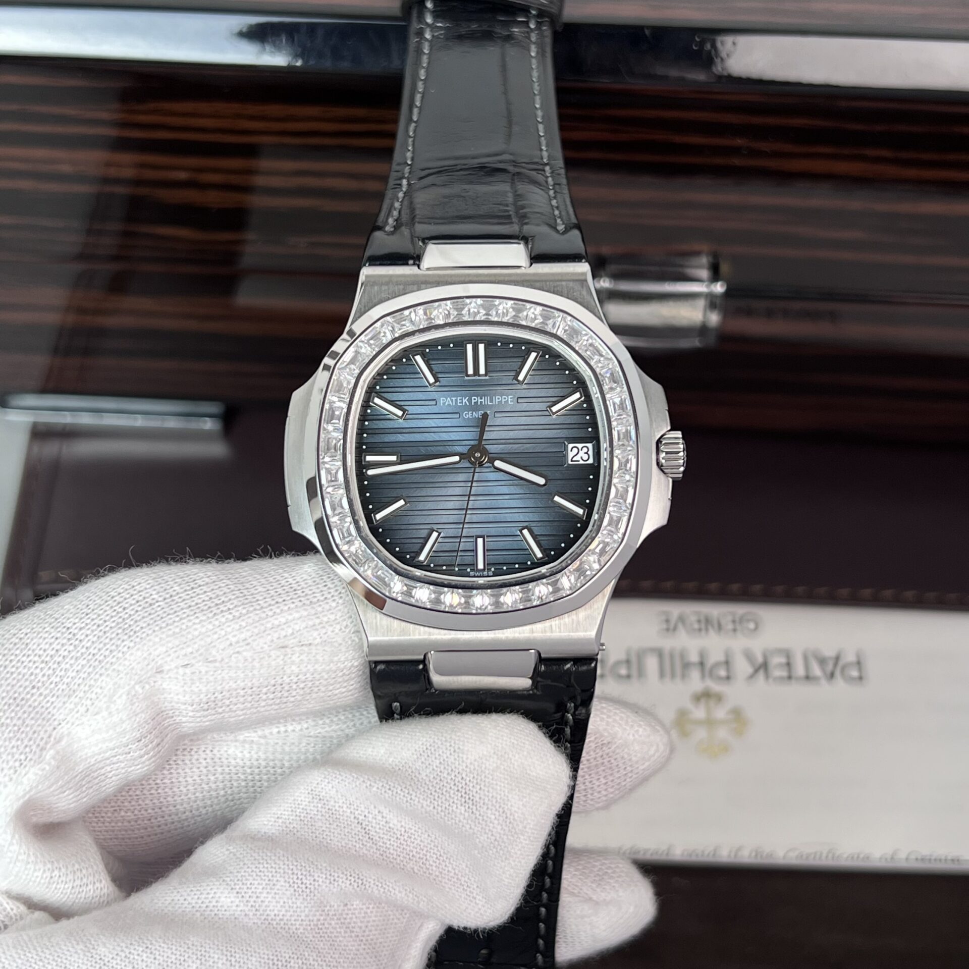 Patek Philippe Nautilus 5723 Replica 1:1 Watch Leather Strap Dark Blue Dial 40mm