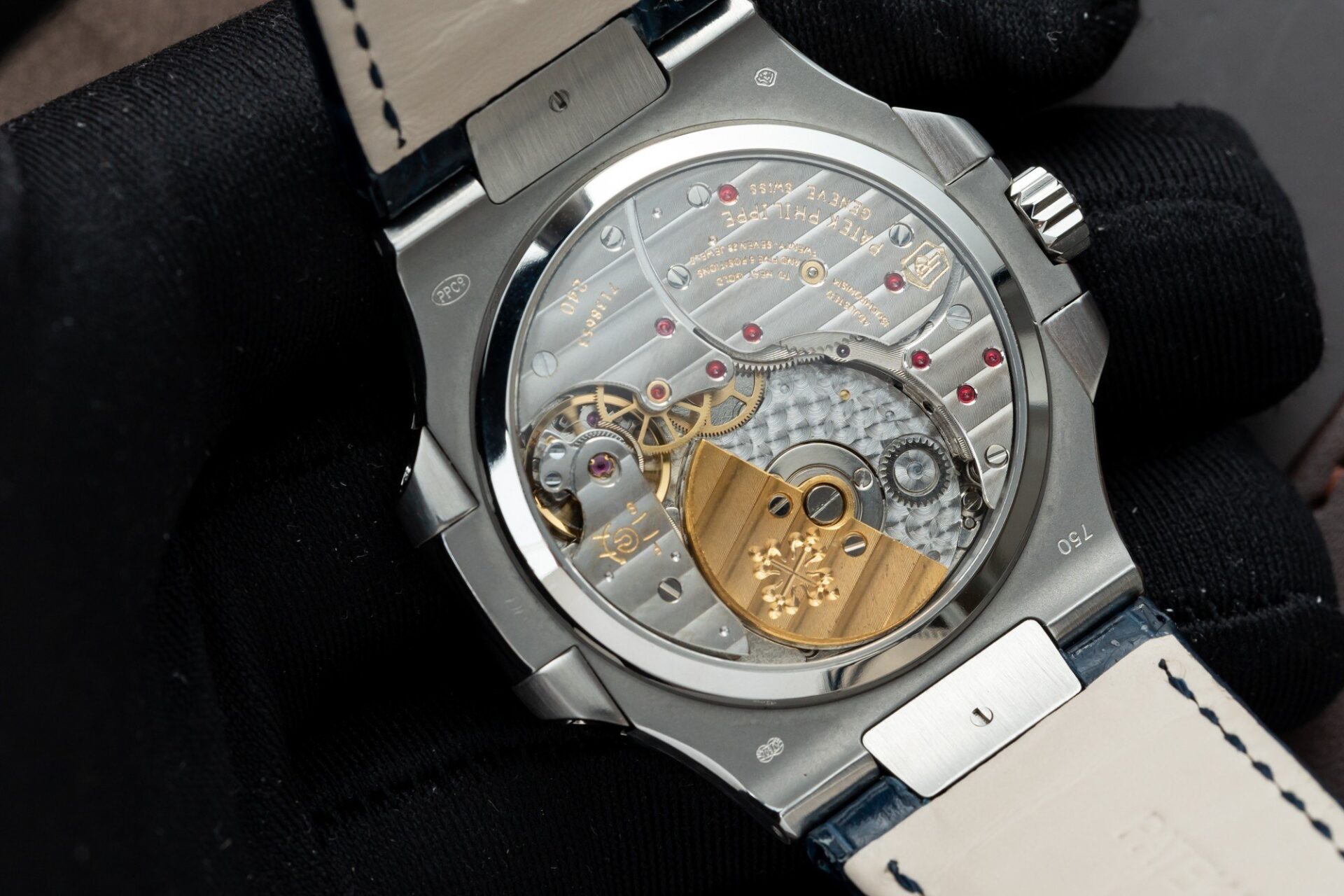 Patek Philippe Nautilus 5724G Super Clone Watch Blue GRF 40mm - Image 6