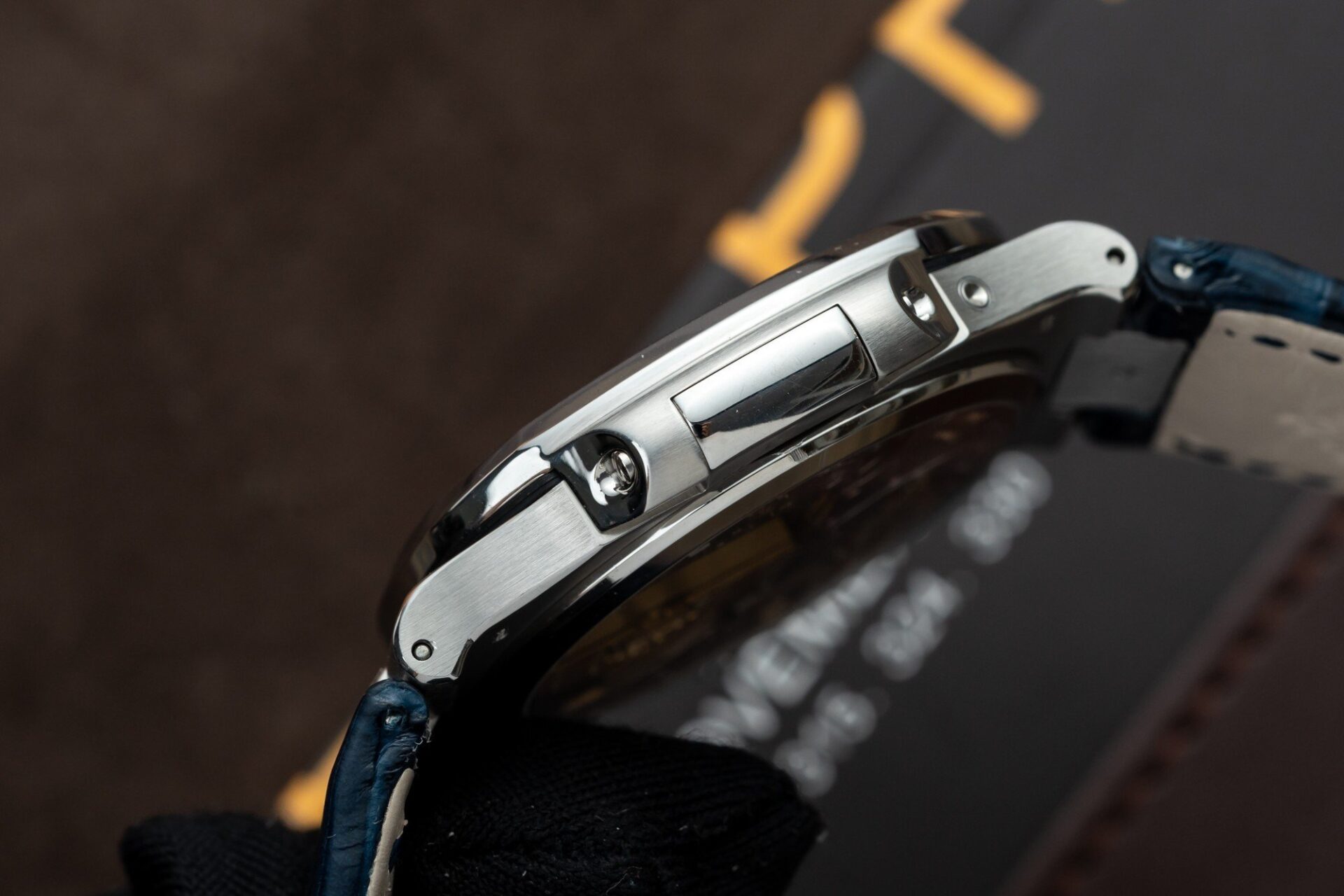 Patek Philippe Nautilus 5724G Super Clone Watch Blue GRF 40mm - Image 5