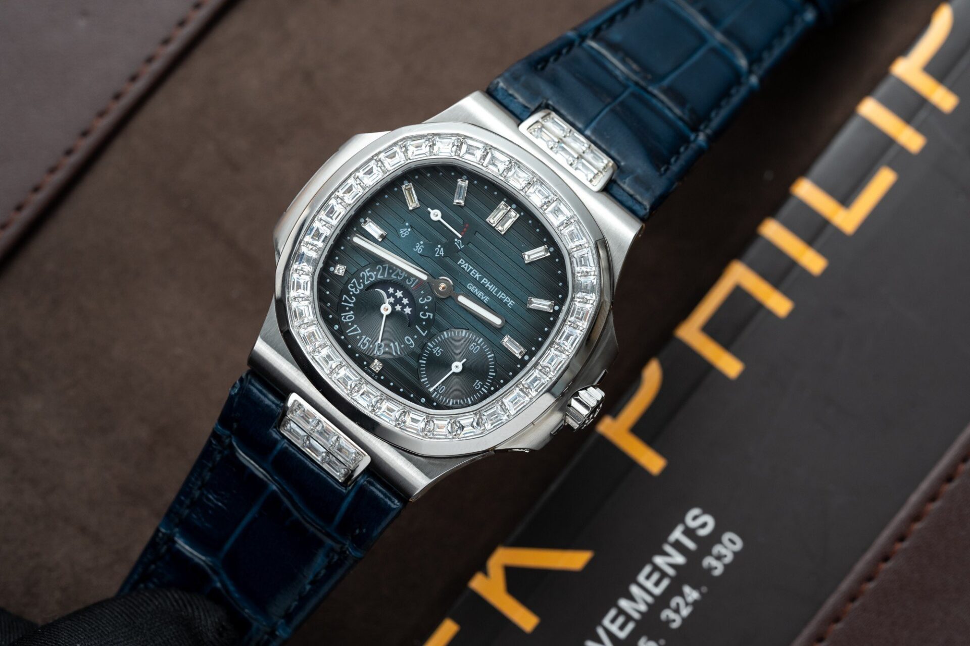Patek Philippe Nautilus 5724G Super Clone Watch Blue GRF 40mm - Image 2