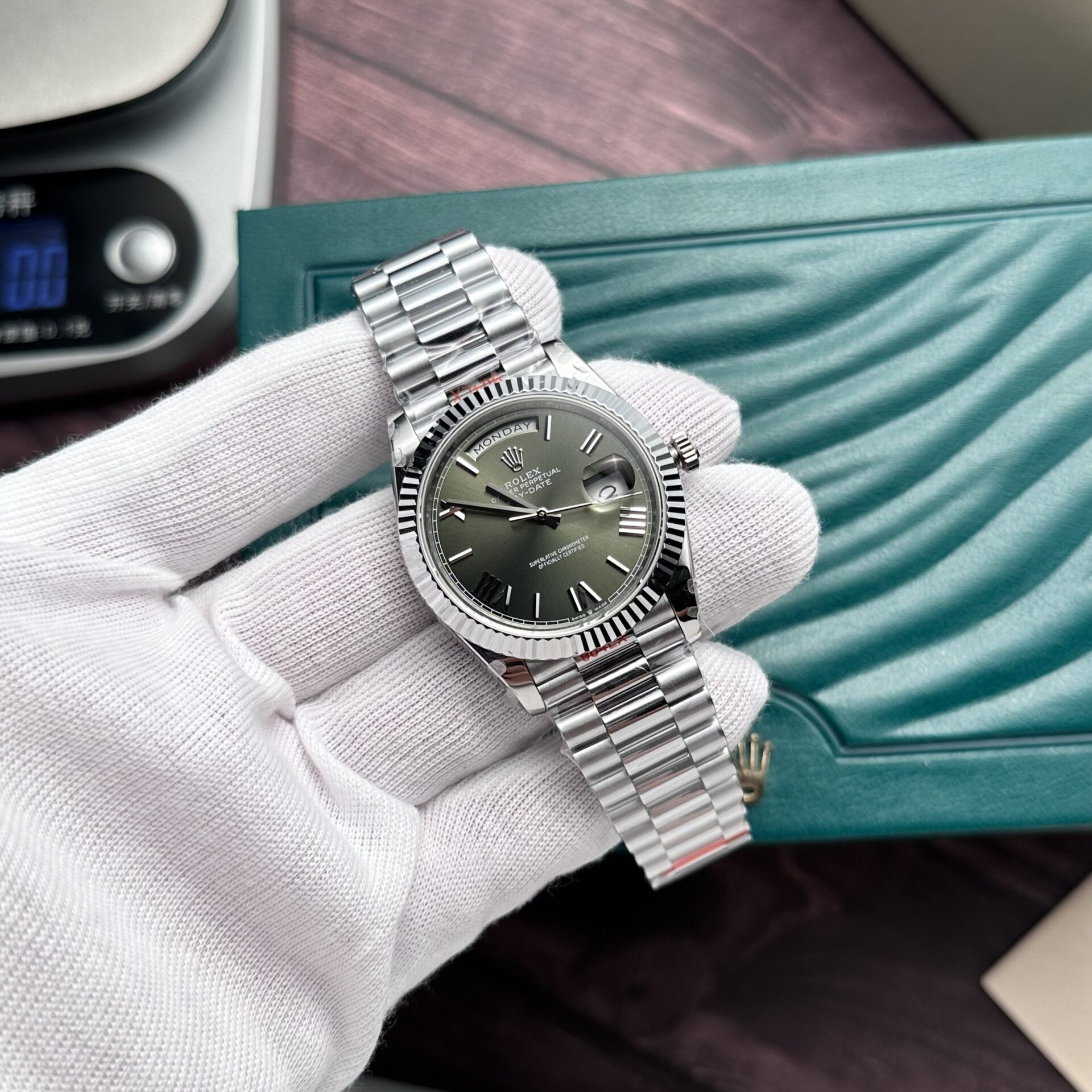 Rolex Day-Date 228236 Super Clone Watch Refine Green Dial GM V2 40mm - Image 3