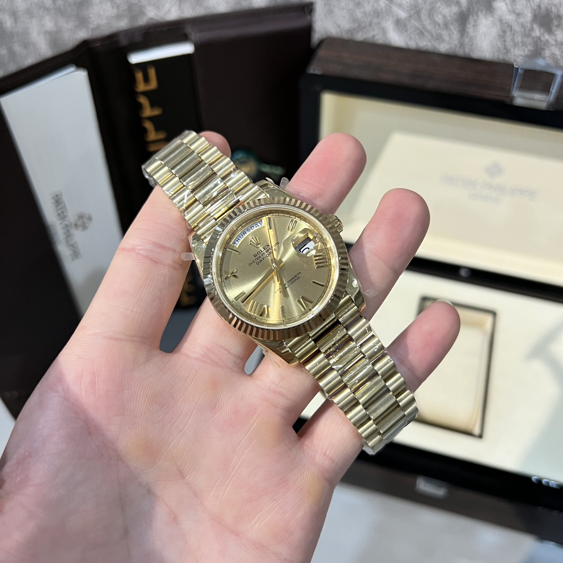 Rolex Day-Date 228238 Super Clone Watch Yellow Champagne Dial Refined 166 gr GM V2 40mm - Image 2