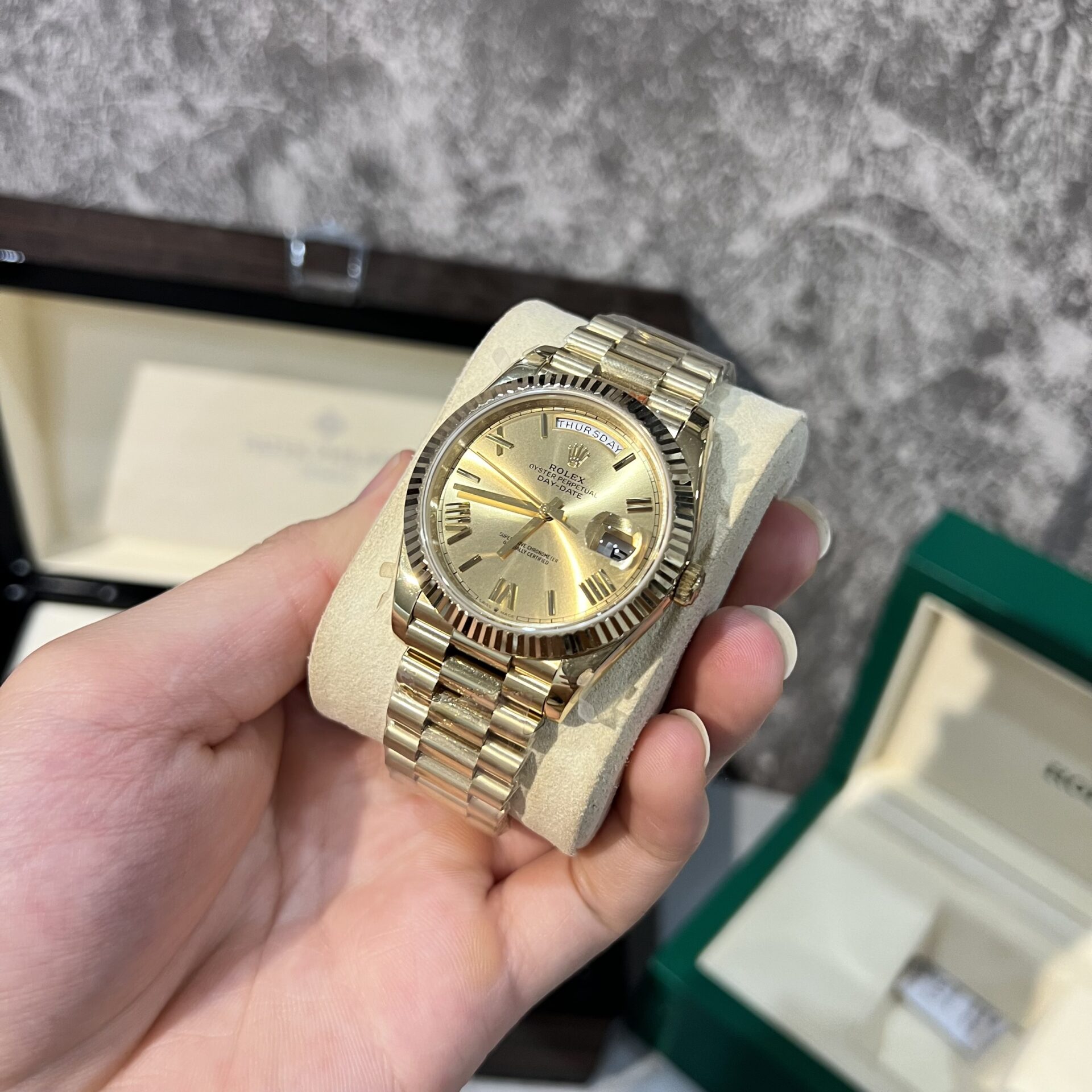Rolex Day-Date 228238 Super Clone Watch Yellow Champagne Dial Refined 166 gr GM V2 40mm - Image 3