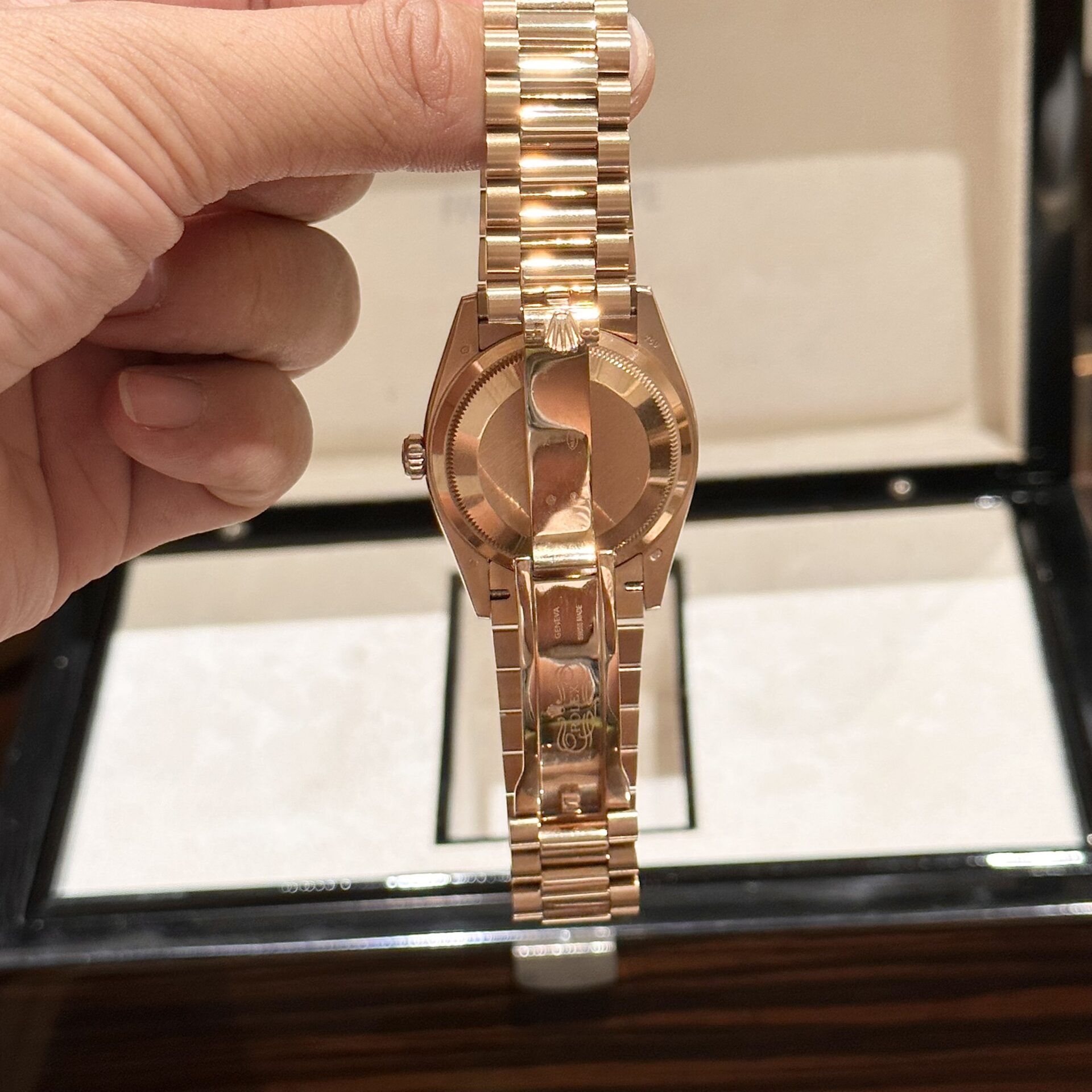 Rolex Day-Date Mother of Pearl Super Clone Watch Rose Gold EW Factory 36mm - Image 6