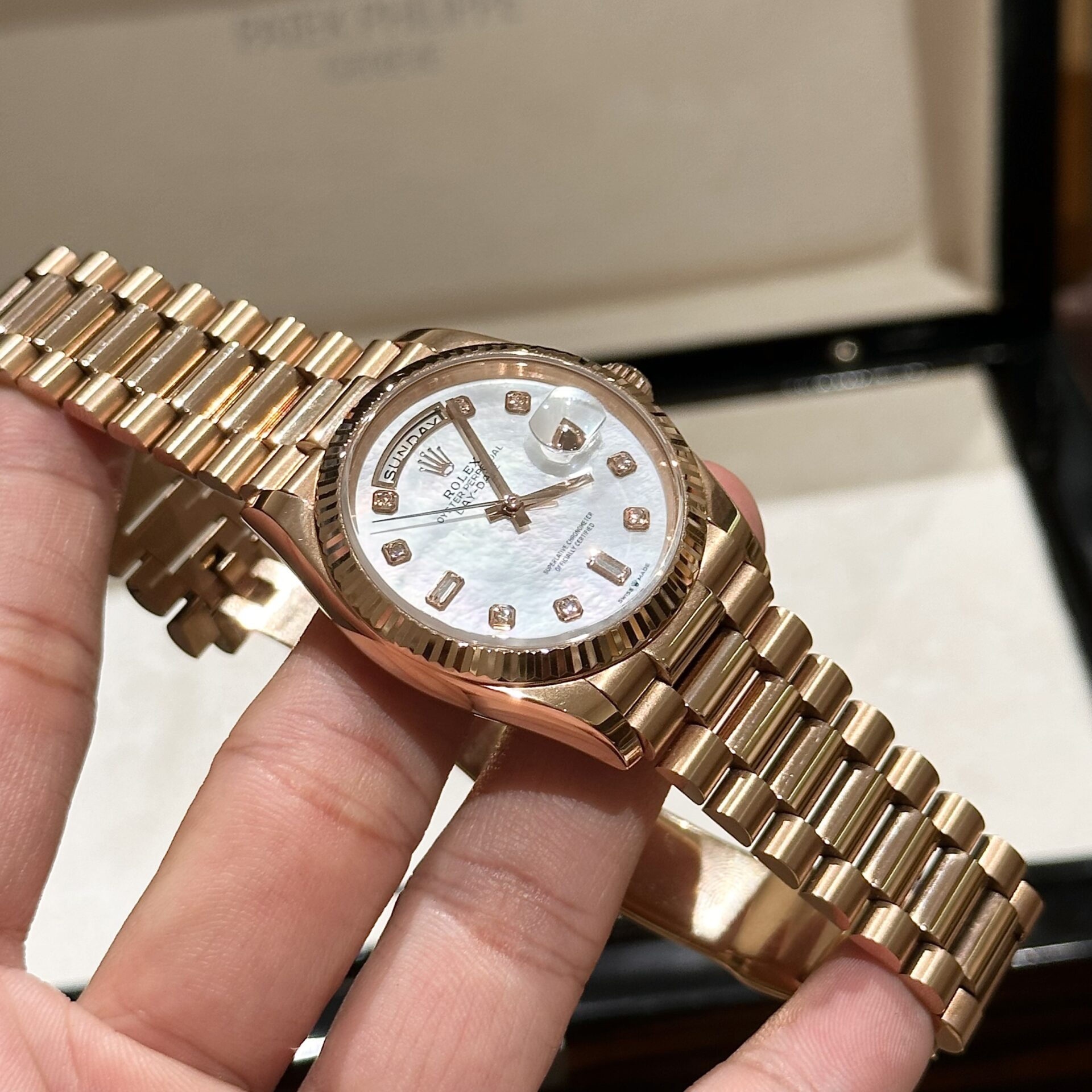 Rolex Day-Date Mother of Pearl Super Clone Watch Rose Gold EW Factory 36mm - Image 4
