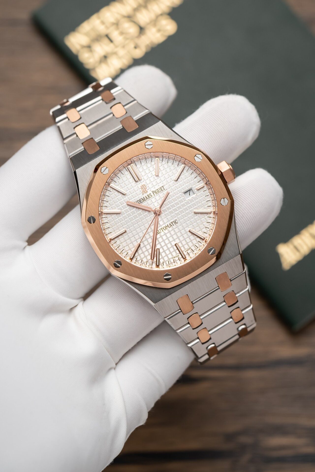 Audemars Piguet Royal Oak 15400 Demi Rose Replica Watch ZF Factory 41mm - Image 2