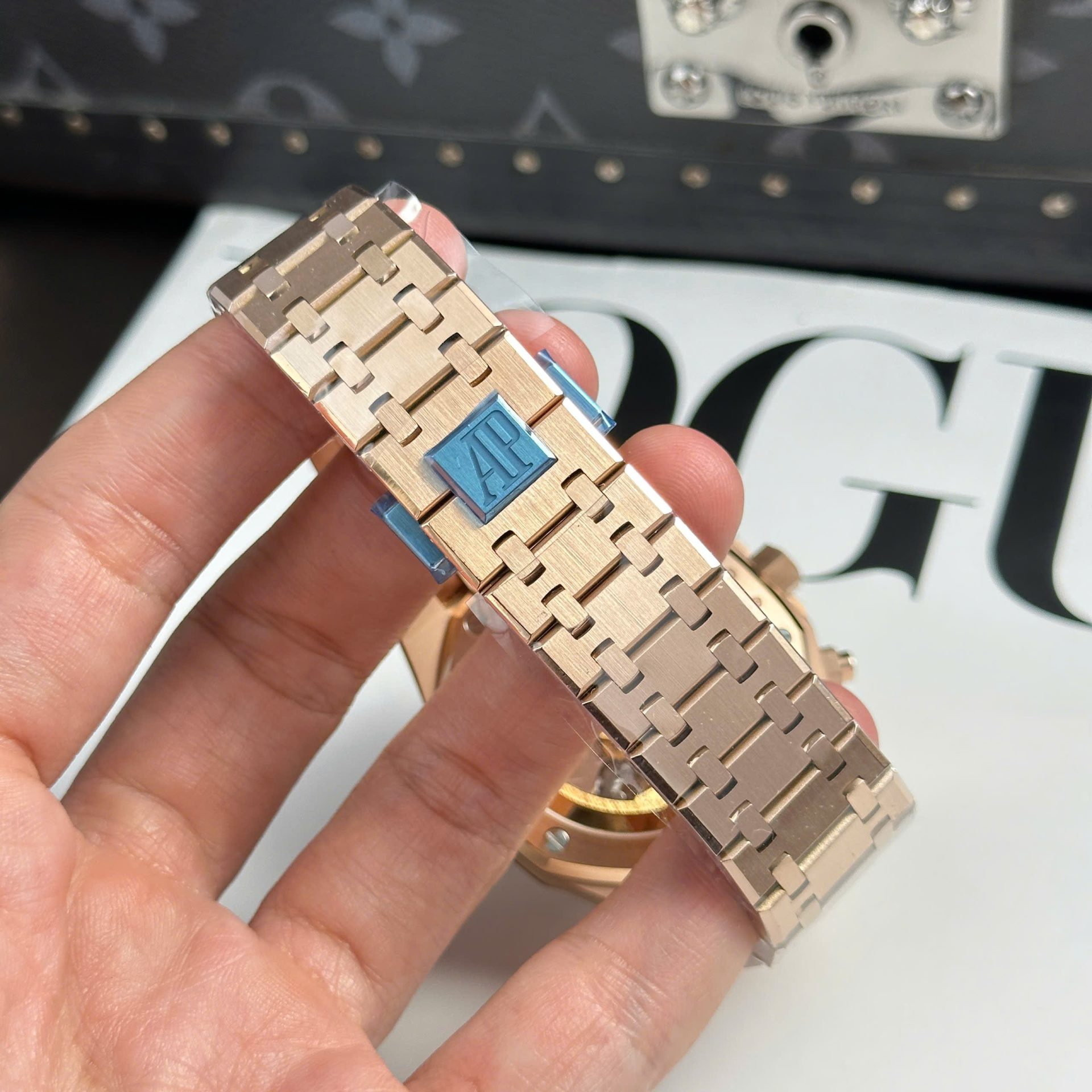 Audemars Piguet Royal Oak 26240 Rose Gold Super Clone Watch Dial Blue APS Factory 41mm - Image 11