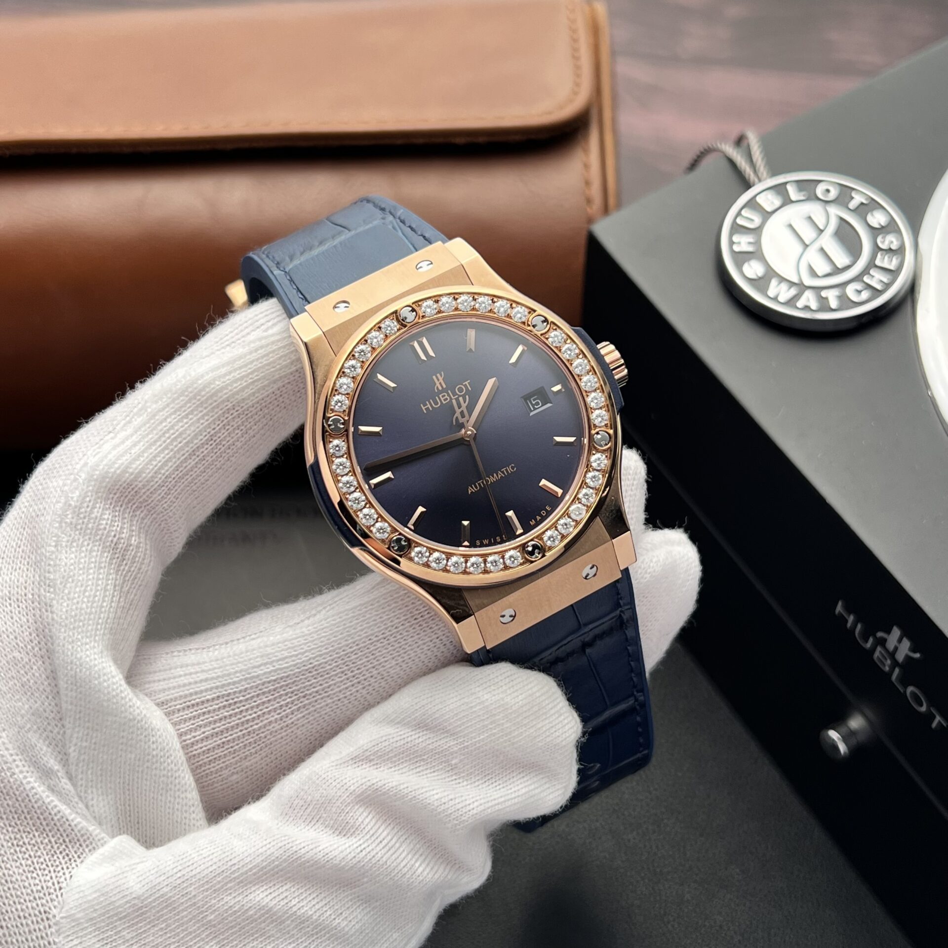 Hublot Replica 1:1 Watch Classic Fusion King Gold With Moissanite Diamonds Blue 42mm - Image 4