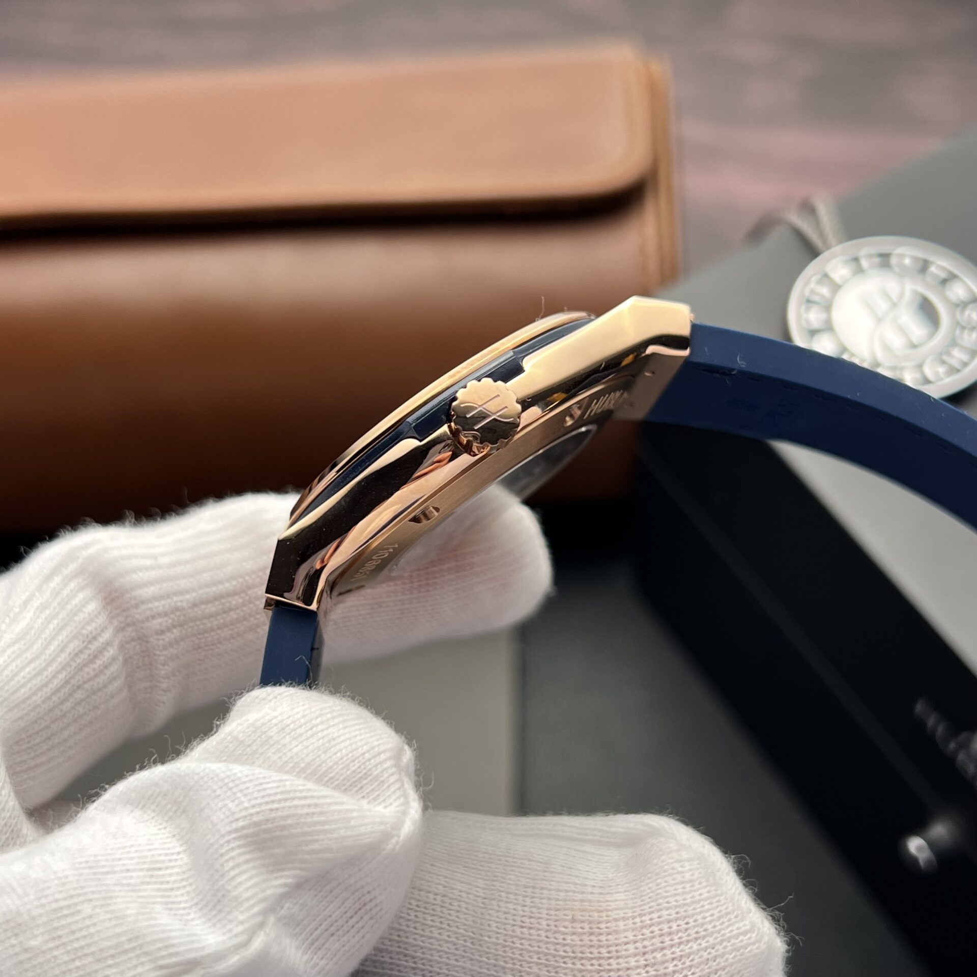 Hublot Replica 1:1 Watch Classic Fusion King Gold With Moissanite Diamonds Blue 42mm - Image 5
