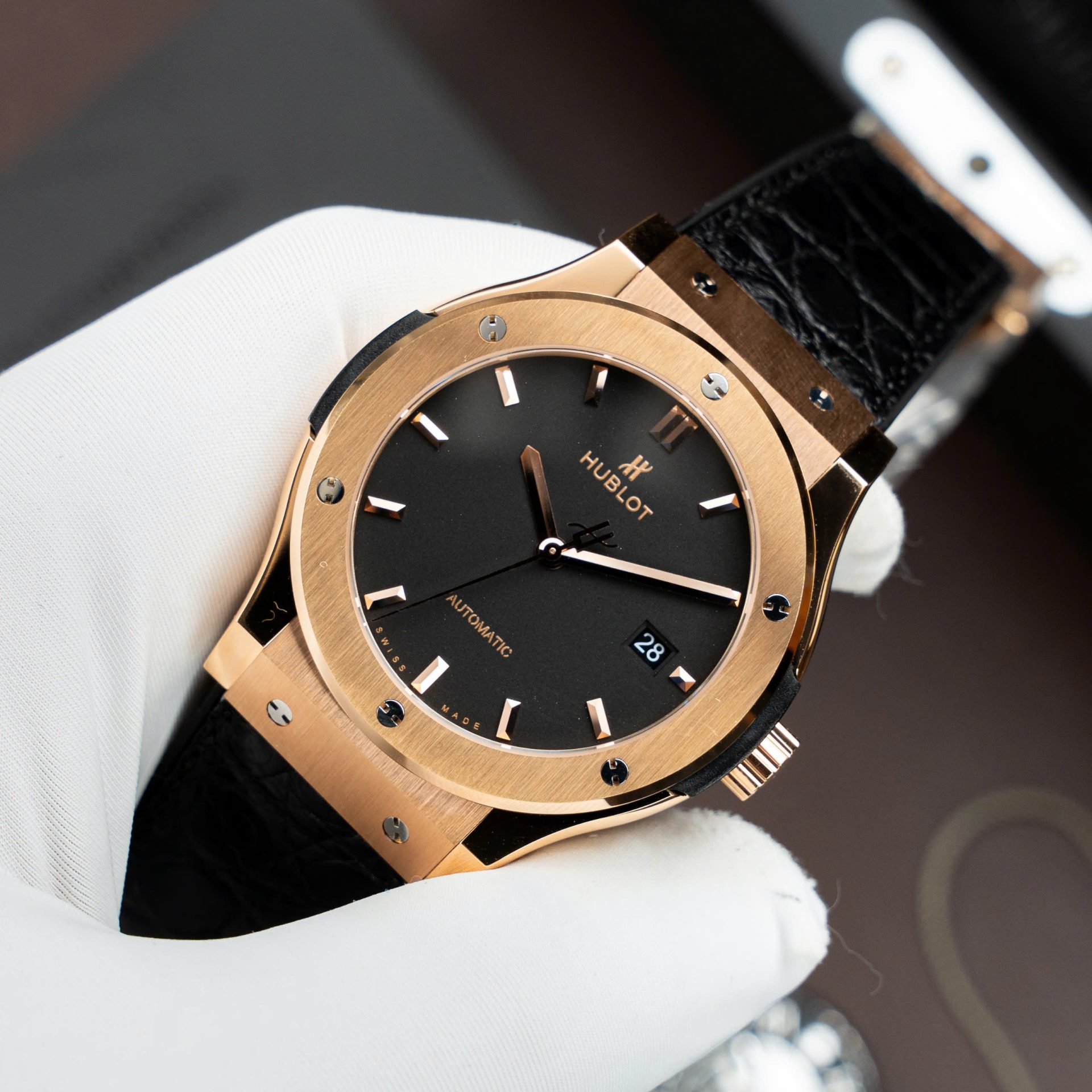 Hublot Classic Fusion King Gold Copies Watch Black Dial Movement SW300 Crocodile Leather Strap 42mm - Image 2
