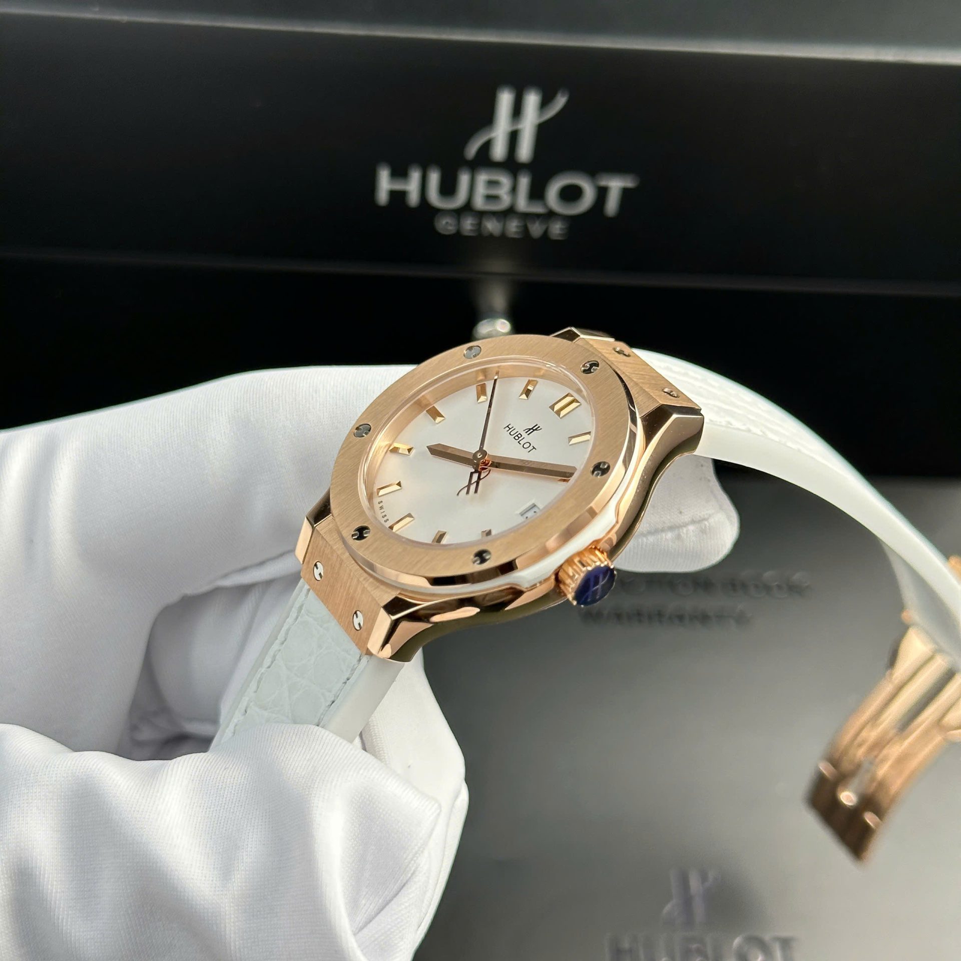 Hublot Classic Fusion King Gold Replica Watch Womens White HB Factory 33mm - Image 4