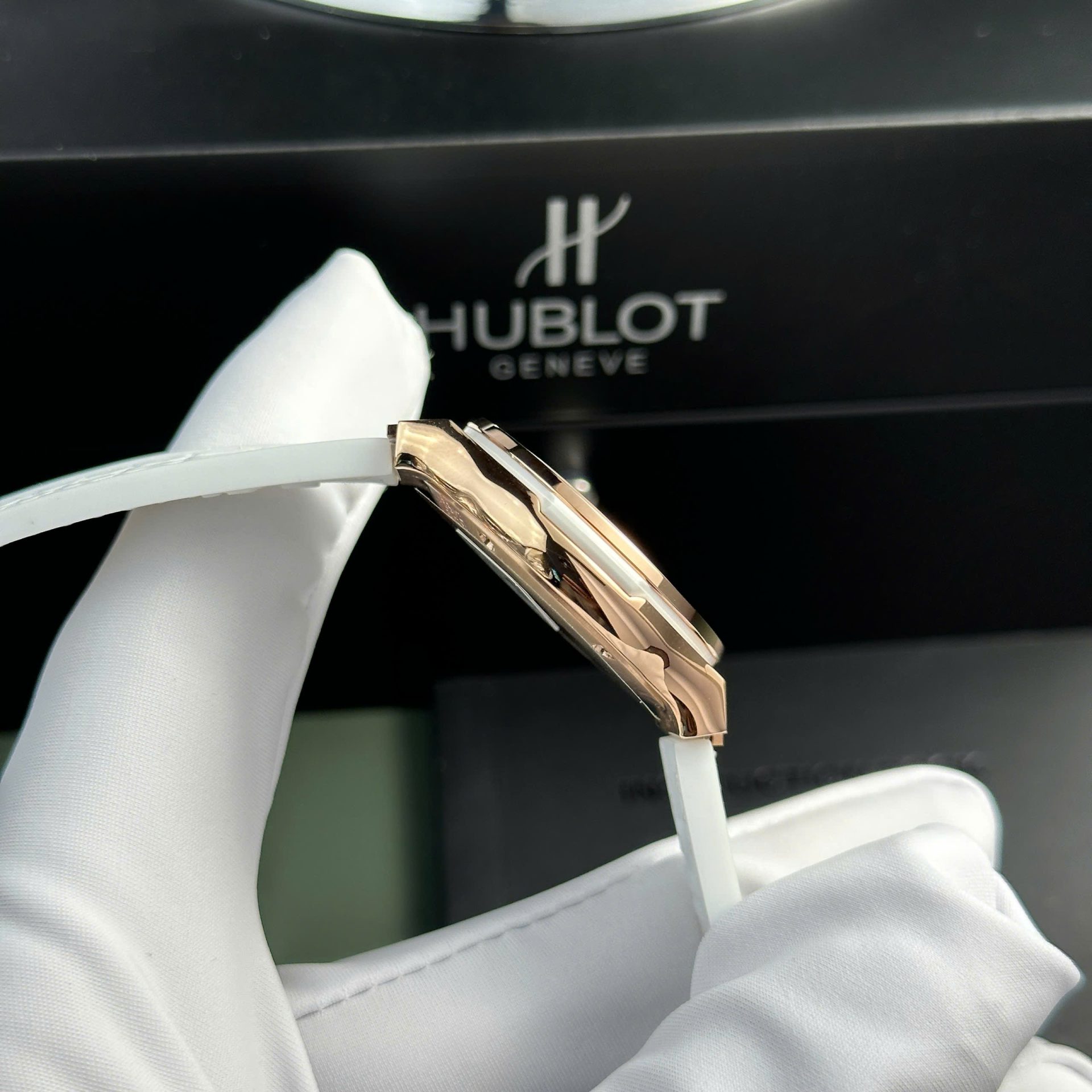Hublot Classic Fusion King Gold Replica Watch Womens White HB Factory 33mm - Image 6