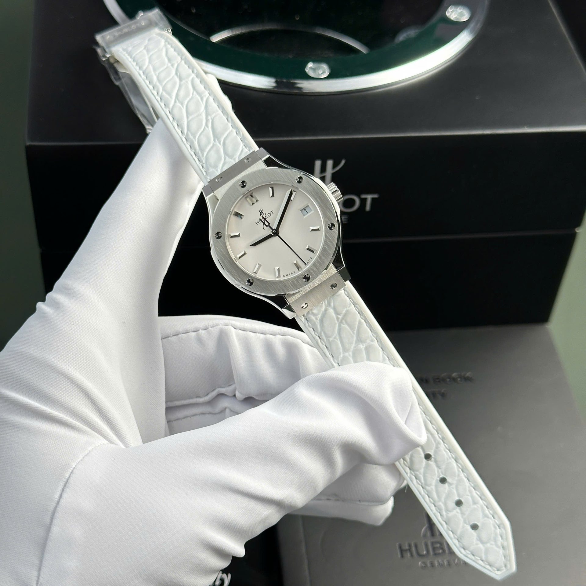 Hublot Classic Fusion Fake Watch Womens White HB Factory 33mm - Image 2
