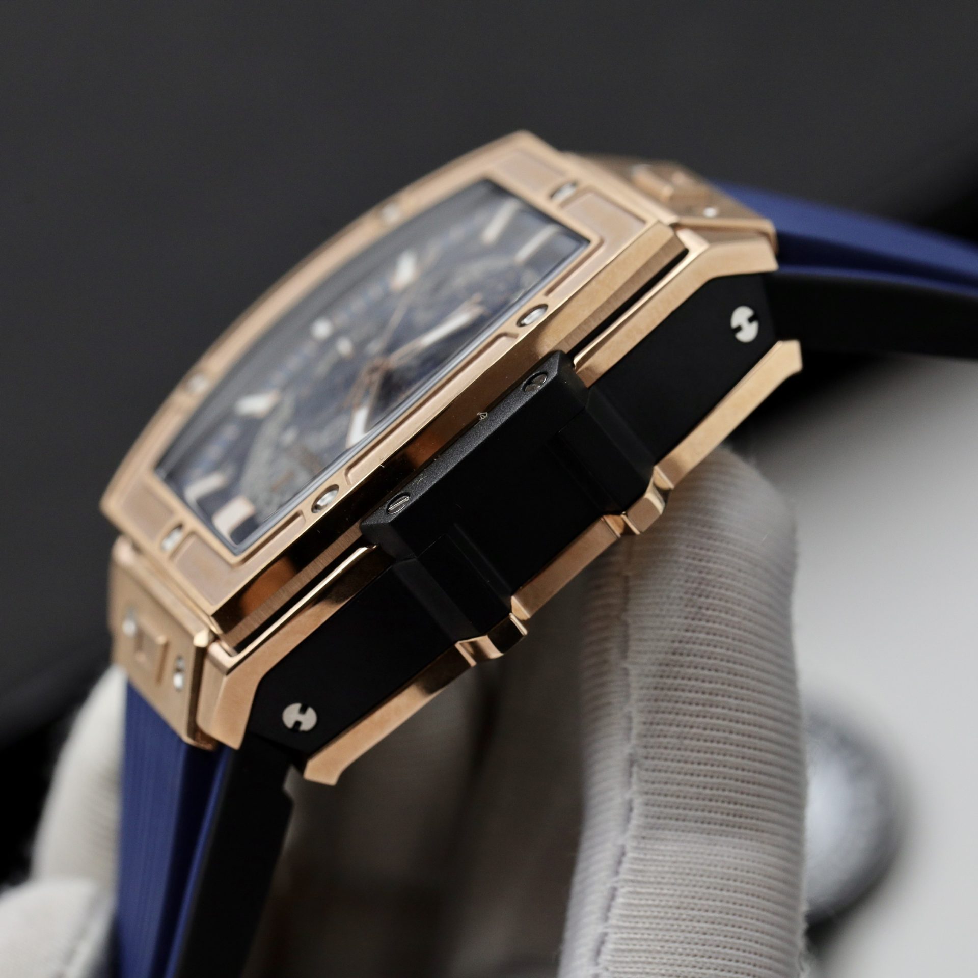 Hublot Replica Watch Spirit Of Big Bang King Gold Dial Blue 42mm - Image 6