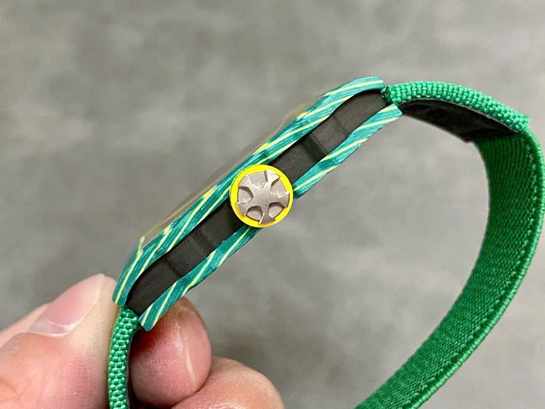 Richard Mille RM67-02 Case Green Carbon Refined Super Light 37 Grams 38.7×47.52mm Super Clone - Image 5